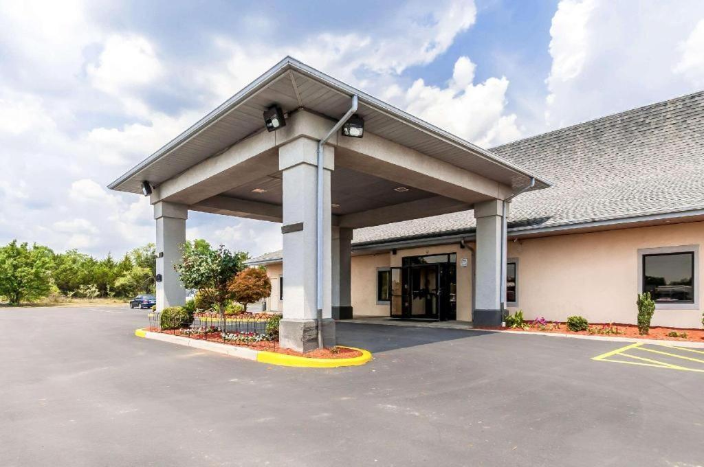 Econo Lodge Inn & Suites Middletown Exterior photo